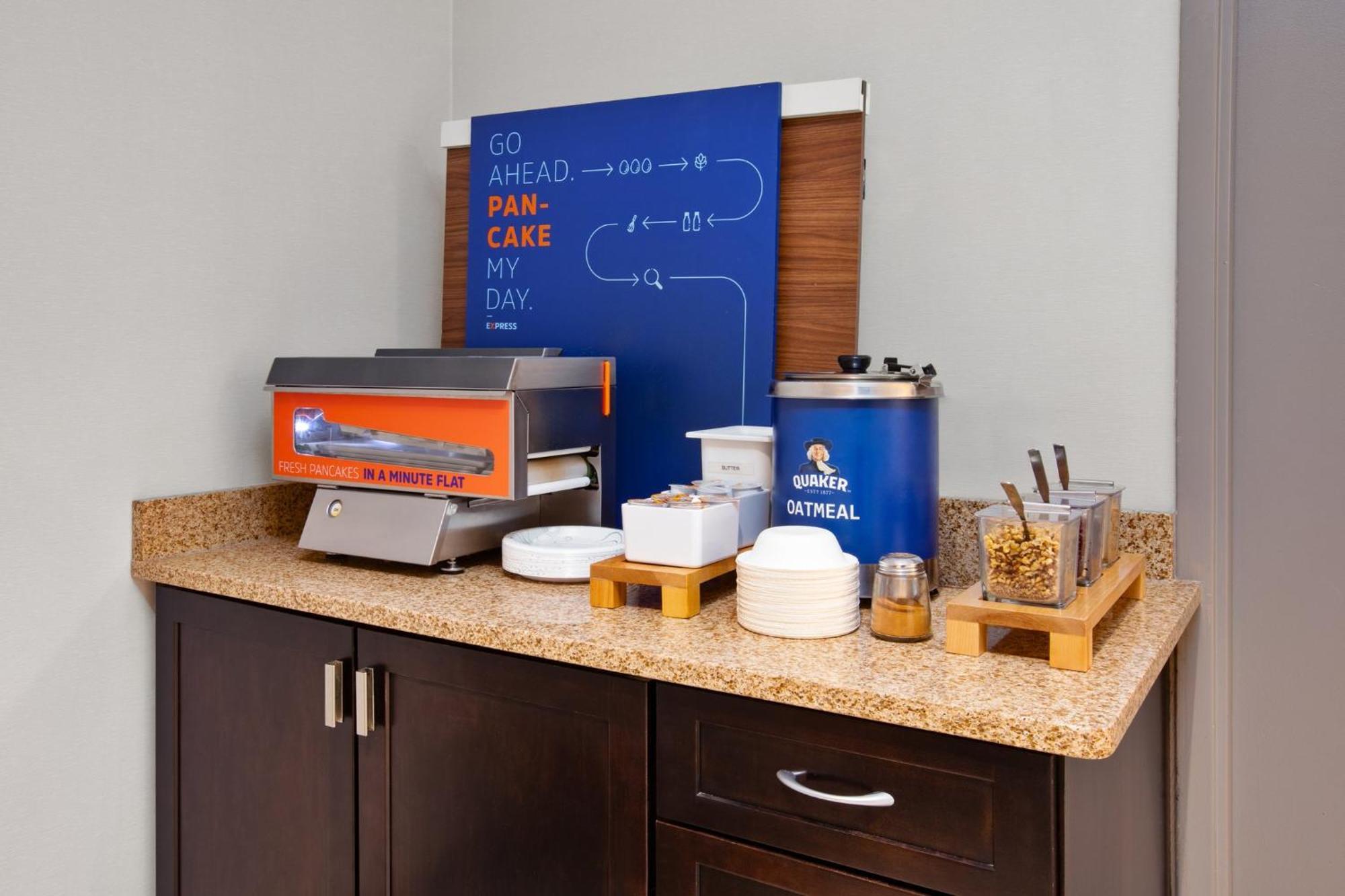 Holiday Inn Express Hotel & Suites Grand Rapids-North By Ihg Walker Zewnętrze zdjęcie