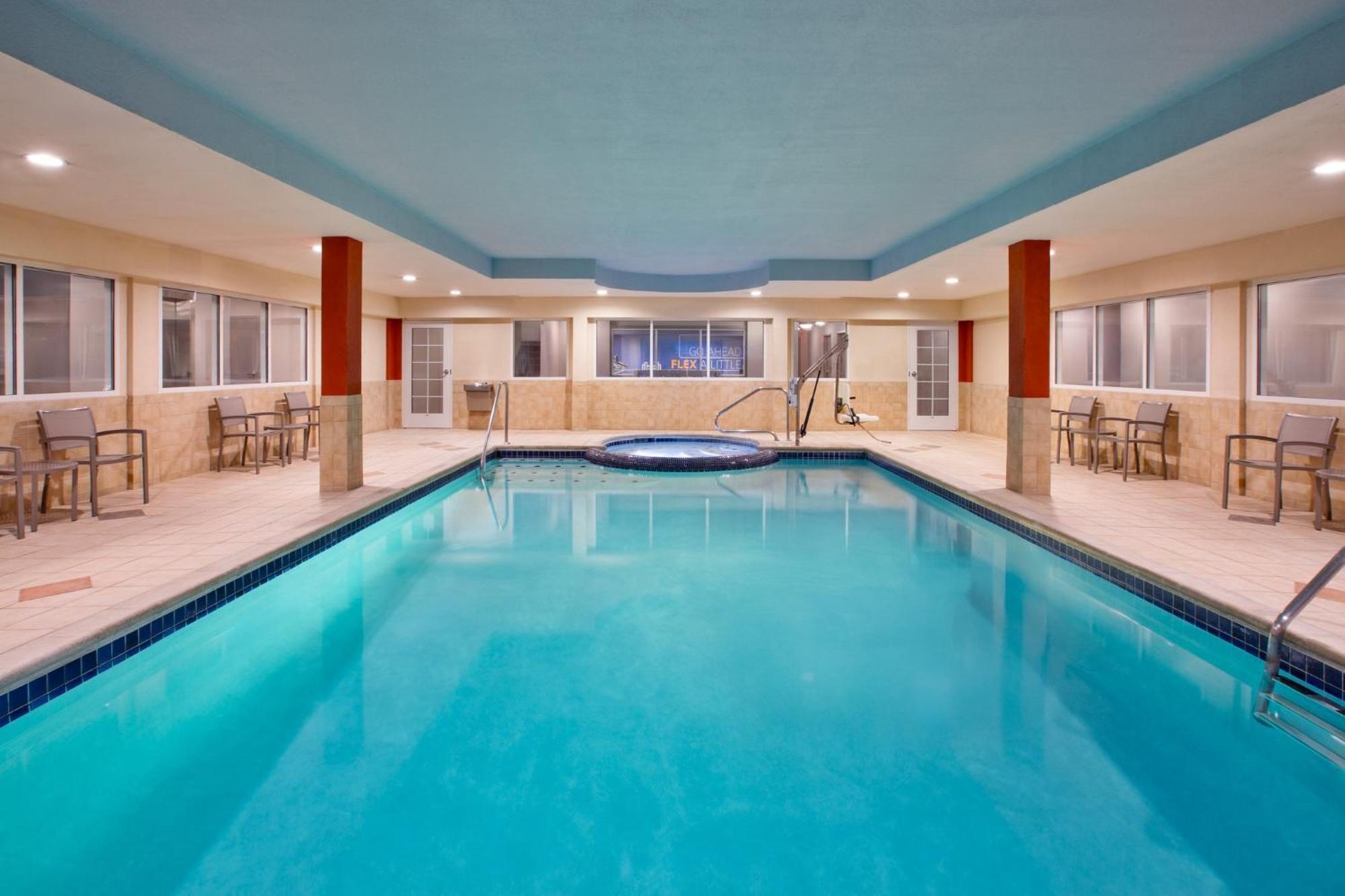 Holiday Inn Express Hotel & Suites Grand Rapids-North By Ihg Walker Zewnętrze zdjęcie